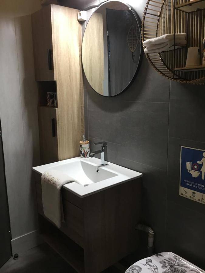 Location de vacances pour 2 personnes, avec Terrasse ainsi que Jardin et Piscine à Souvans - 3
