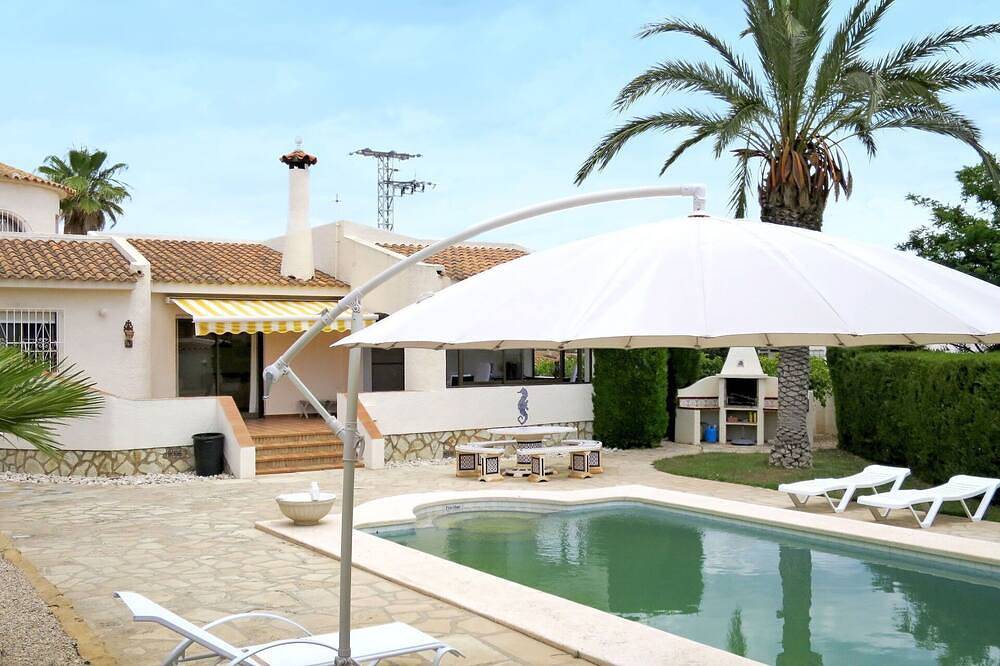 Wonderful private villa for 8 people with A/C, Wifi, private pool, Tv, terrace and parking in la Nucia, Costa Blanca