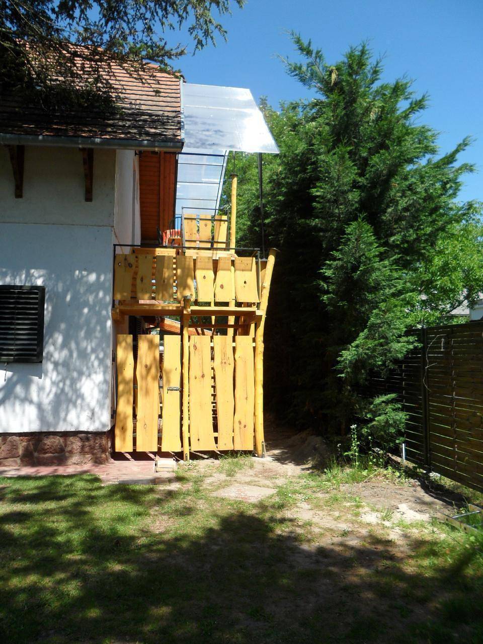 Ganze Ferienwohnung, Appartement B in Strandnähe mit Terrasse und Grill in Balatonföldvar, Plattensee Südufer