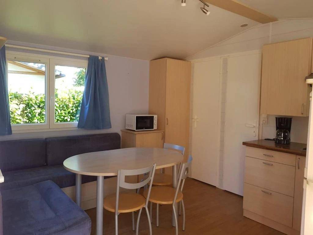 Camping 3 étoiles - Piscine - ccbfeif in Baye, Région de Quimper