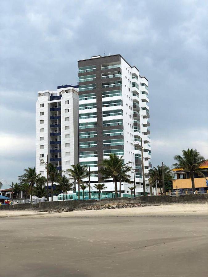 Casas e apartamentos de temporada para 6 pessoas, com balcão e piscina e ainda vista em Mongaguá