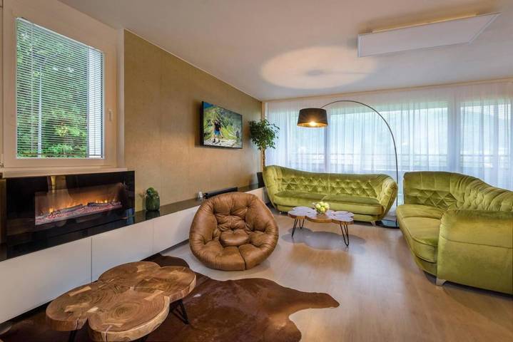 Ferienwohnung für 10 Personen, mit Balkon und Terrasse sowie Sauna und Ausblick in Donovaly