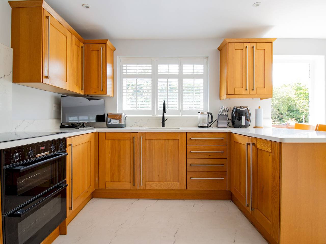 The Bar & Bubbles Retreat - Hot Tub & Games Room! | Pass the Keys in Hastings, Sussex Oriental