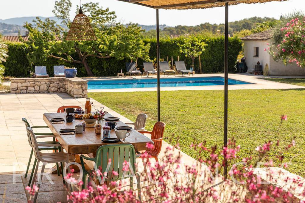 Villa with large pool in St. Jeannet in Saint-Jeannet, Region de Cannes