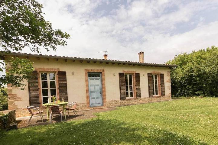 Gîte pour 6 personnes, avec jardin dans Saint-Araille