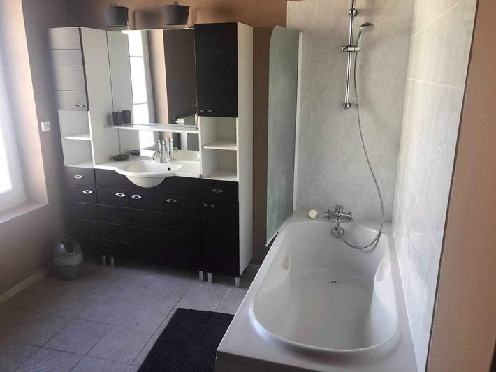 Location de vacances pour 6 personnes, avec terrasse dans Le Donjon - 4