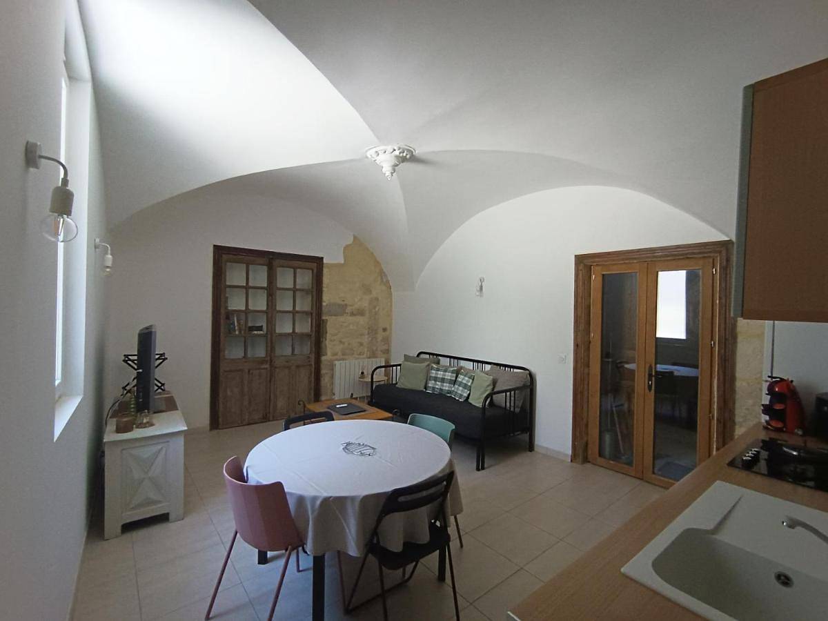 Appartement entier, Dans maison de maître, appartement indépendant. in Montfrin, Région de Nîmes