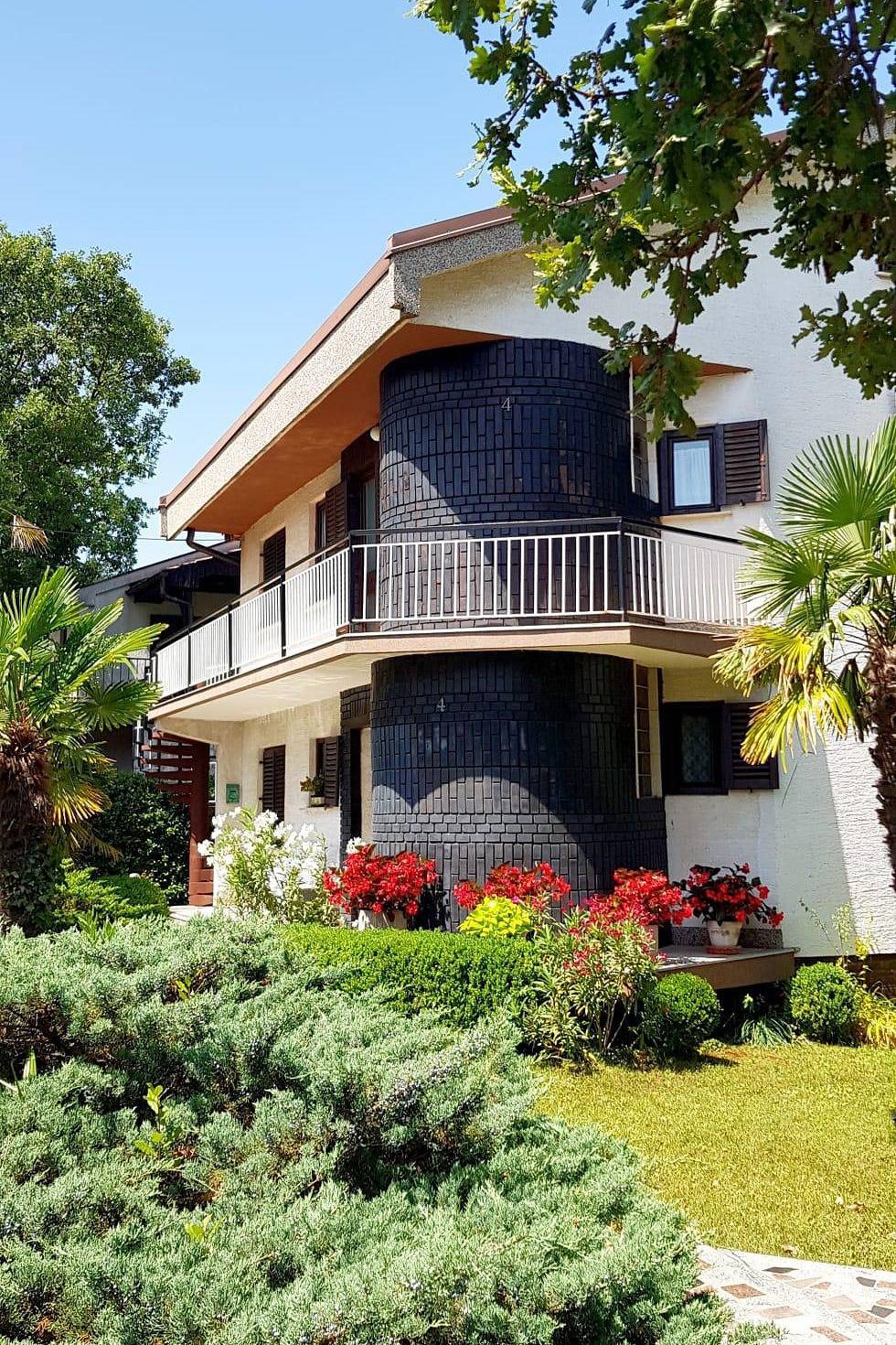 Ganze Wohnung, 3-Zimmer-Ferienwohnung mit Balkon Malinska, Krk A-2390-a in Malinska-Dubašnica, Krk