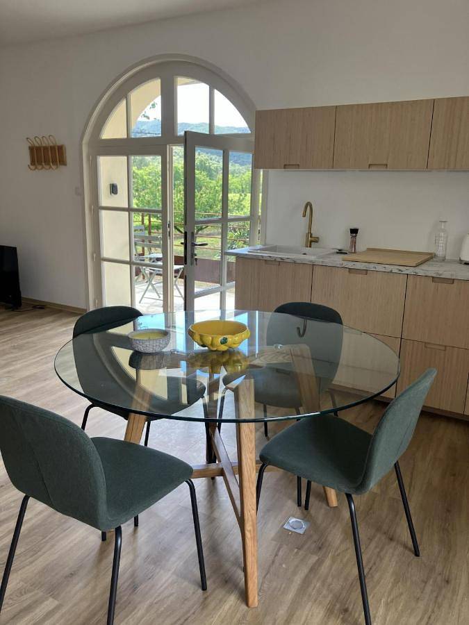 Gîte pour 2 personnes, avec vue et terrasse à Cournanel - 3