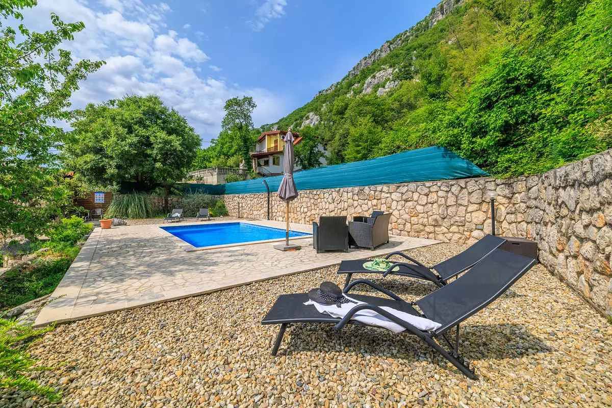 Ferienhaus mit Pool und Klimaanlage in Grizane, Primorje-Gorski Kotar