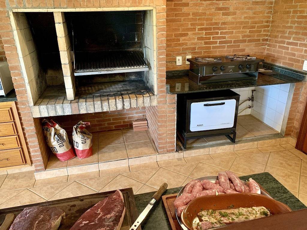 Wundervolles Haus 600 m vom Zentrum entfernt: Whirlpool, Sauna, Gourmet-Bereich und Freizeitbereich in Monte Verde, Minas Gerais