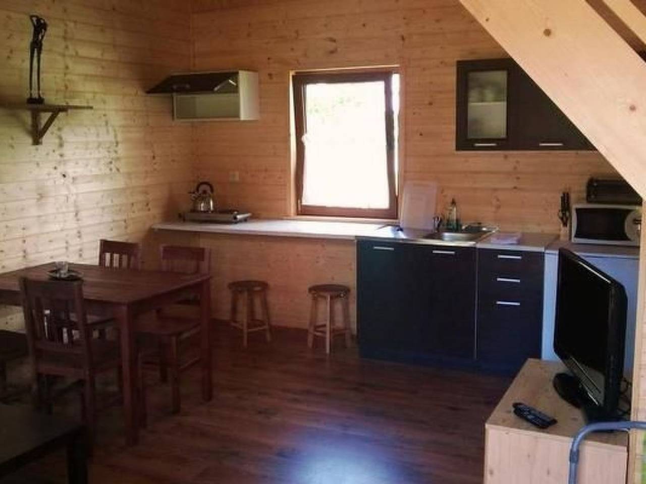 Ganze Wohnung, Blockhütte mit Terrasse, Garten und Grill in Powiat Sławieński