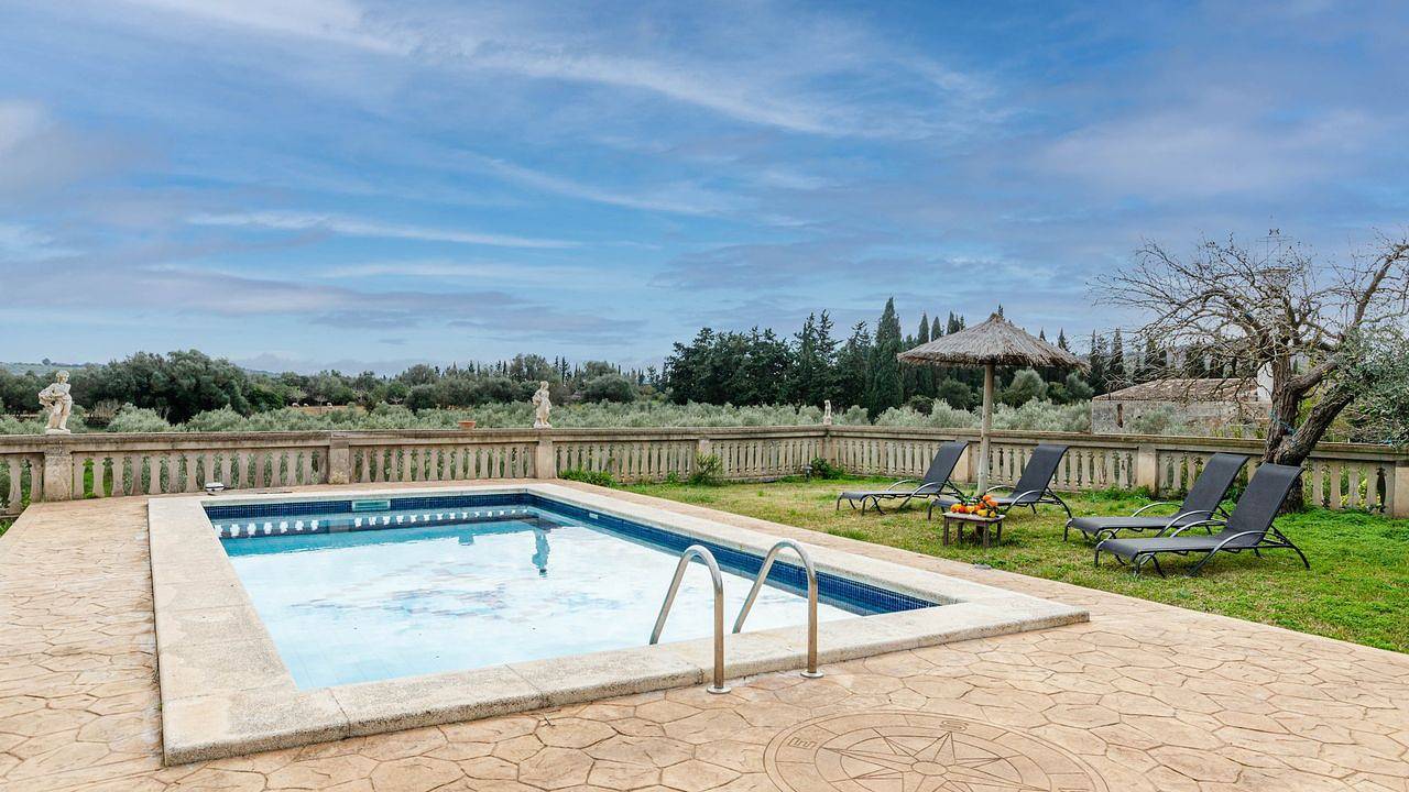 Entire holiday apartment, Holiday apartment for 4 people with pool in Maria de la Salut, Majorca Center