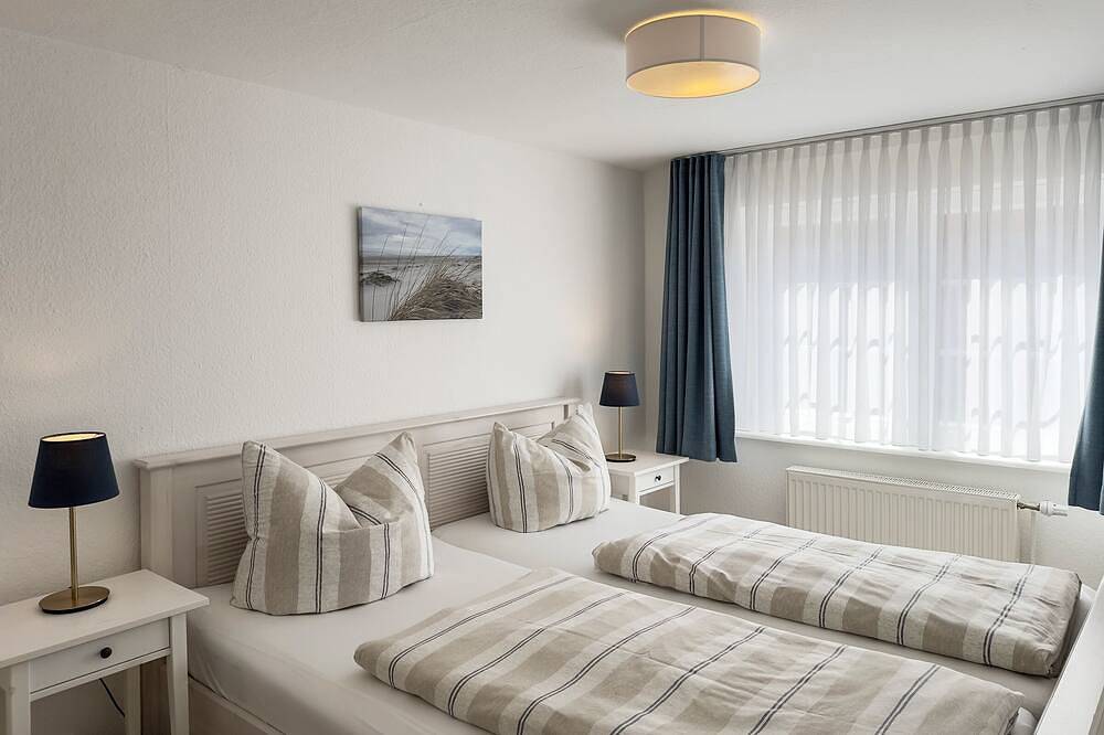 Ganze Wohnung, Haus Frisia Ferienwohnung Frisia 3 mit Wlan, Gartenblick und 500 m zum Meer in Norddorf, Amrum