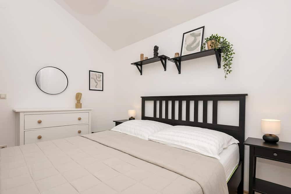 Lovely home in Lovrec in Makarska Riviera