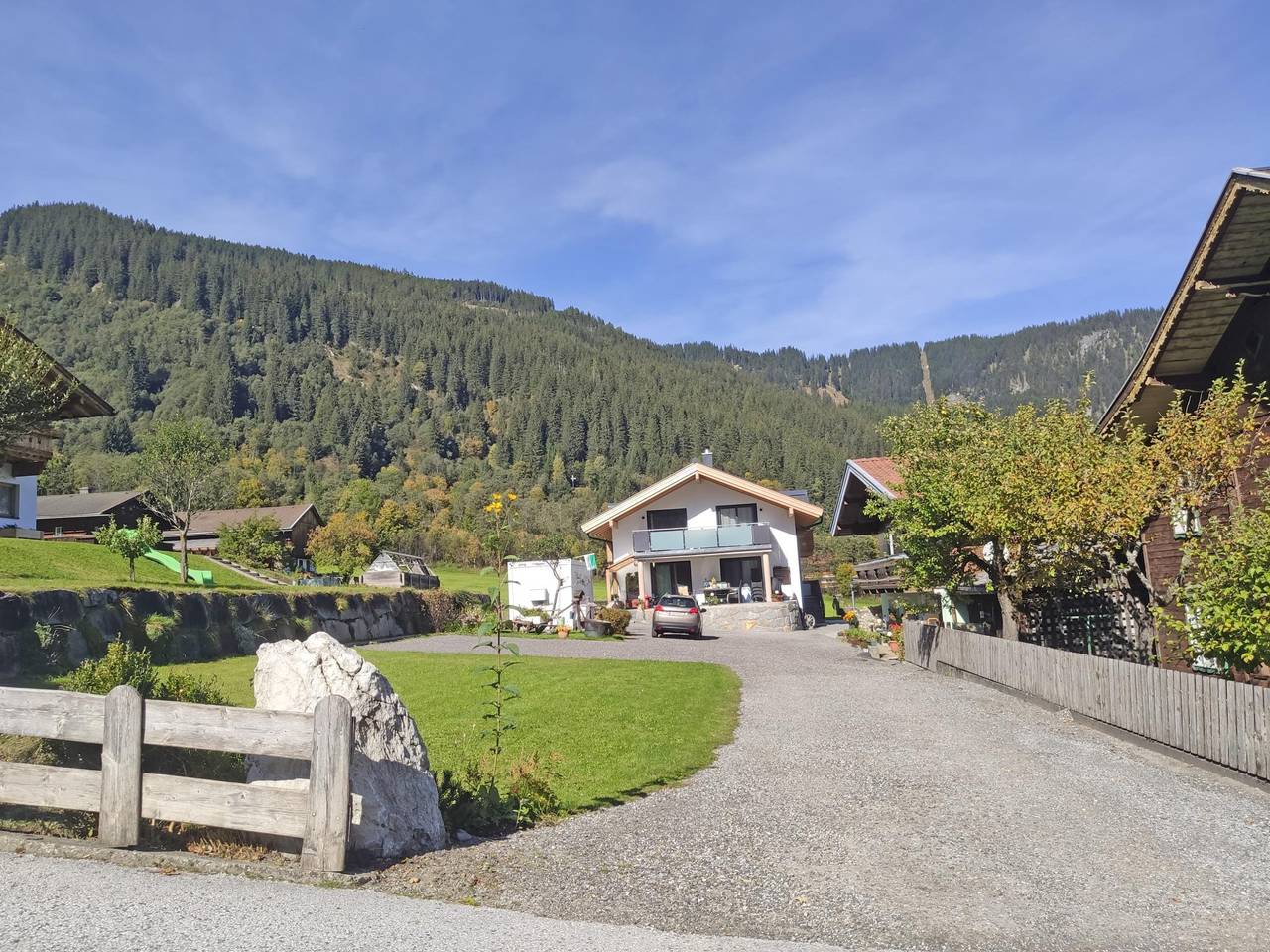 Ganze Wohnung, Gemütliches Ski-Apartment mit Parkplatz & WiFi, 1,5km zur Zillertal Arena in Krimmler Wasserfälle, Krimml
