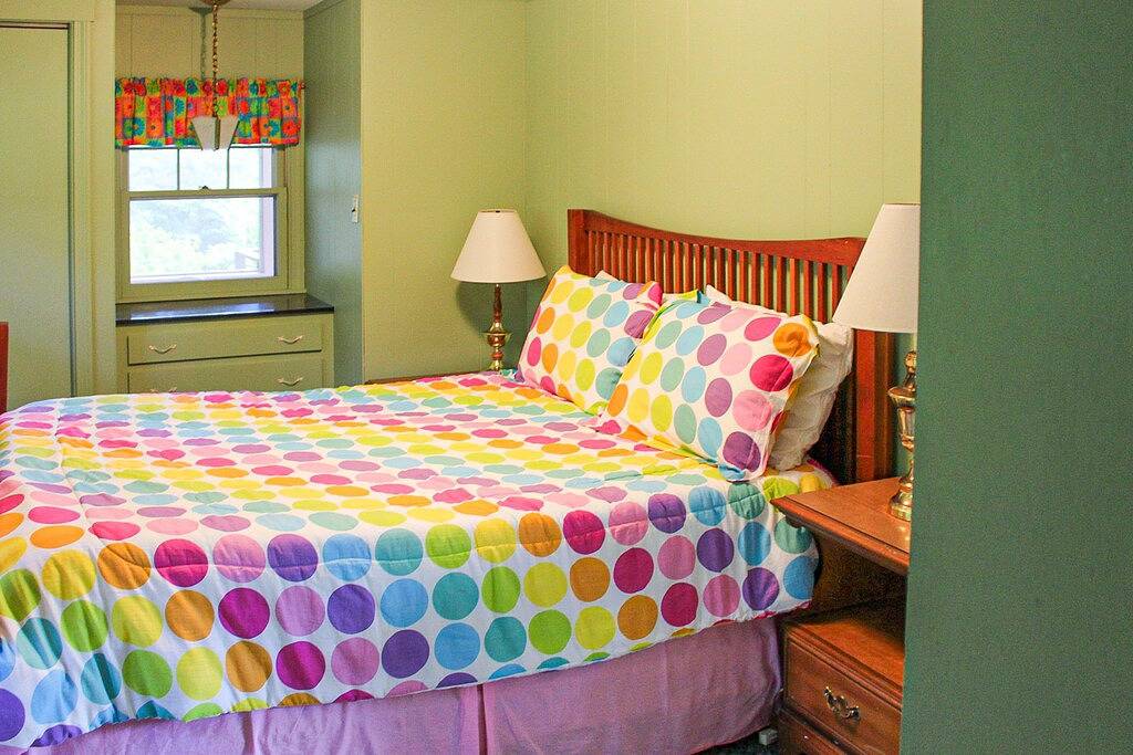 Dog-friendly waterfront cottage with private dock, community beach, grill, W/D in Moultonborough, Lake Winnipesaukee