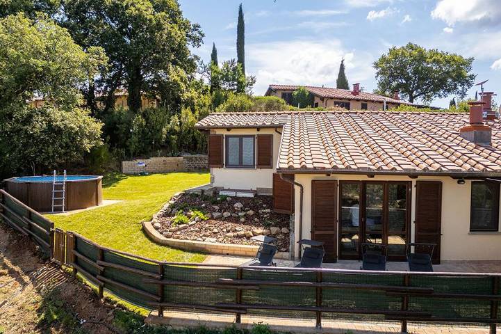 Agriturismo per 6 persone, con piscina e idromassaggio nonché giardino in Scansano