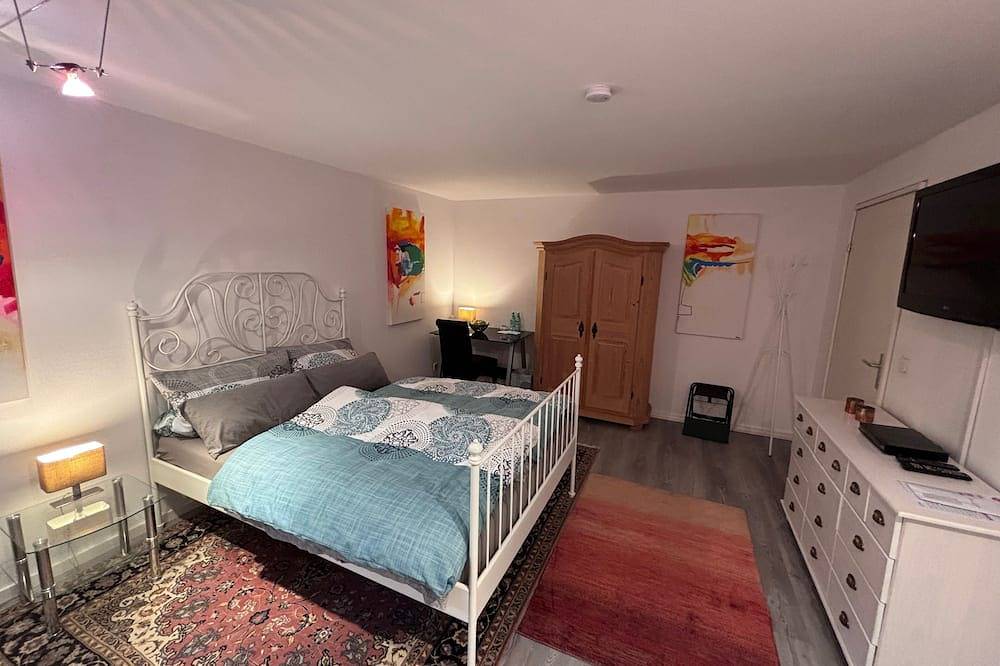 Entire apartment, Doppelzimmer mit Bad in Stuttgart-Birkach - Nähe Si-Zentrum, Messe, Flughafen in Stuttgart, Stuttgart Region