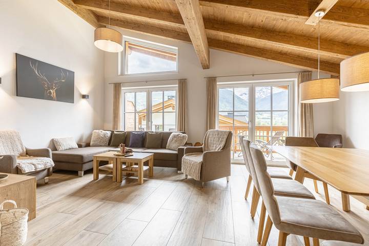 Ferienhaus für 10 Personen, mit Seeblick und Balkon sowie Sauna in Uttendorf