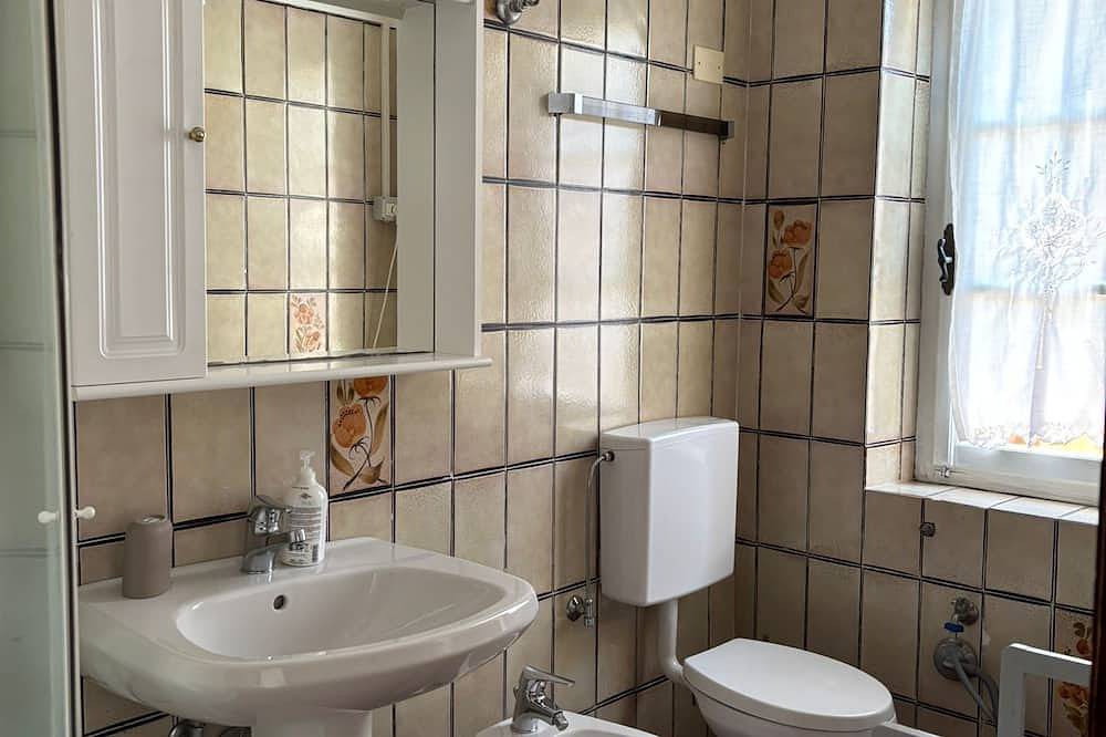 Hel lejlighed, Quiet apartment in front of Corsica in Colle d'Orano, Elba