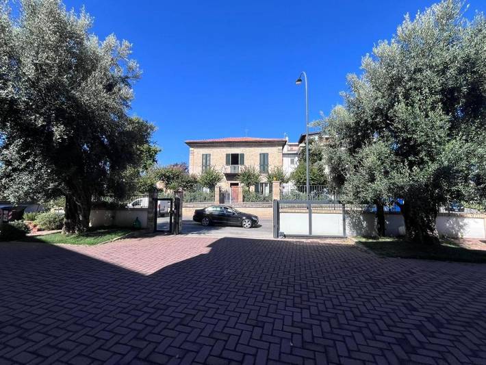 Chambre d’hôte pour 2 personnes, avec Balcon ainsi que Terrasse et Vue à Penne
