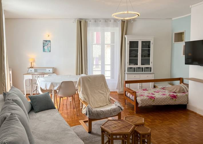 Apartamento entero, Apartamento cómodo con aparcamiento gratuito en Néris-les-Bains in Néris-les-Bains, Región de Montluçon