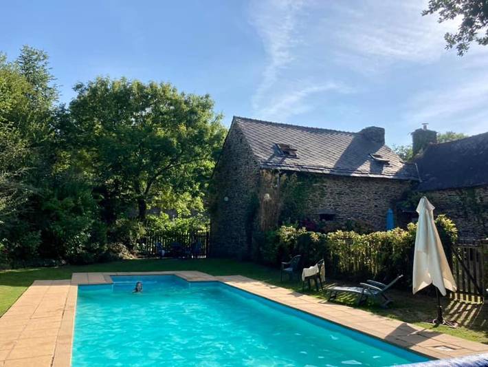 Location de vacances pour 8 personnes, avec piscine et jardin, adapté aux familles à Laniscat - 2