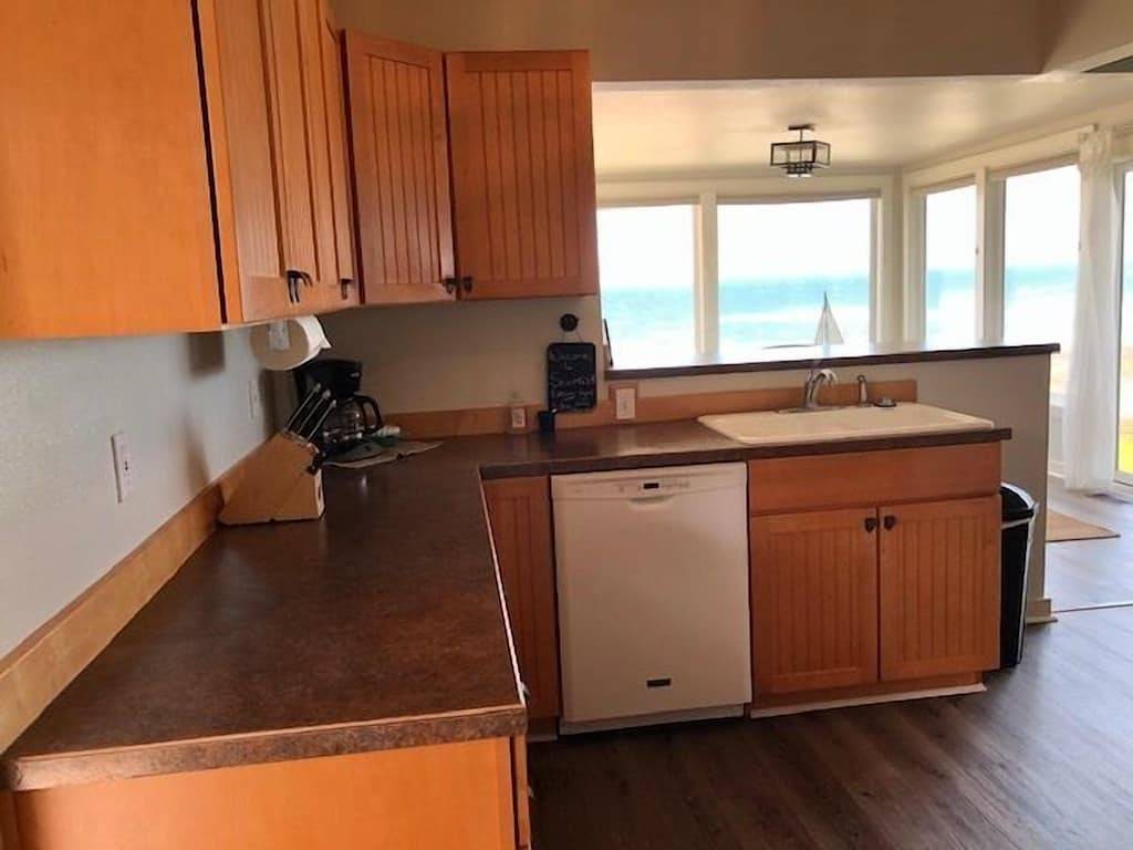 Am Meer und in der Nähe von Strand, Geschäften und Restaurants. in Oceanlake, Lincoln City