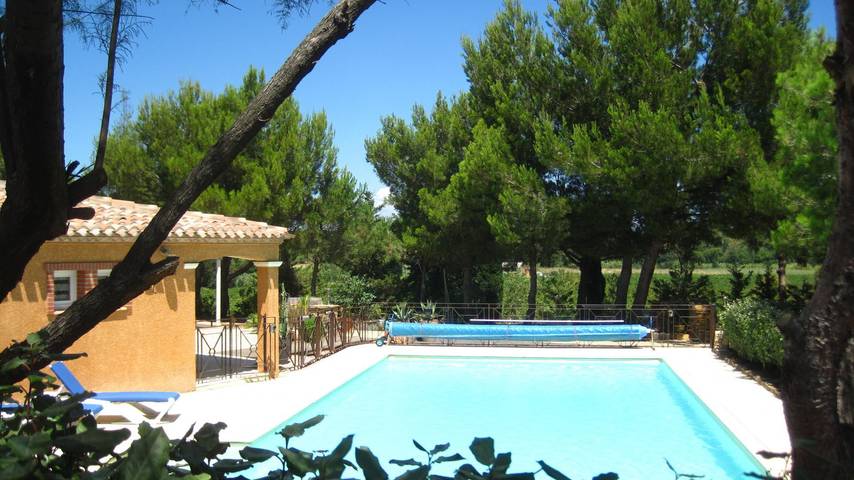 Gîte pour 4 personnes, avec Terrasse ainsi que Jardin et Piscine