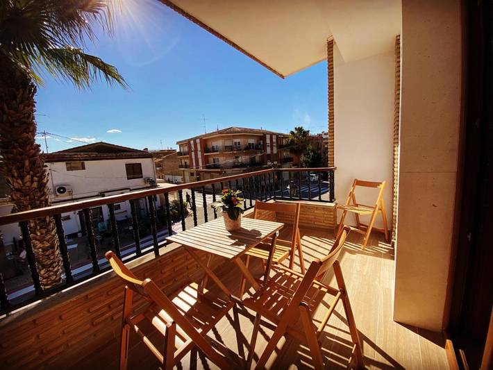 Casa rural con piscina para 4 personas, con Balcón y Terraza además de Piscina y Vistas en Los Serranos