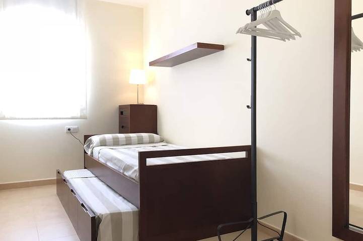 Apartamento entero, Fantástico Apartamento A 5 Min De La Playa, Con Piscina, Parking Y WiFi (600Mb) in Sant Feliu de Guíxols, Costa Brava