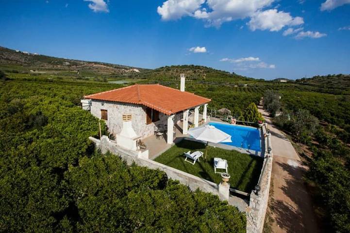 Ferienhaus für 4 Personen, mit Garten und Terrasse sowie Whirlpool