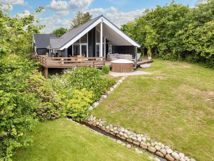 Ferienhaus für 6 Personen, mit Terrasse und Garten in Øster Hurup