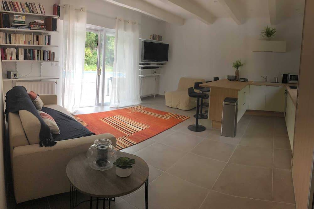 Petite villa indépendante climatisée avec piscine privative (entre Nice  Grasse) in Roquefort-les-Pins, Côte méditerranéenne (France)