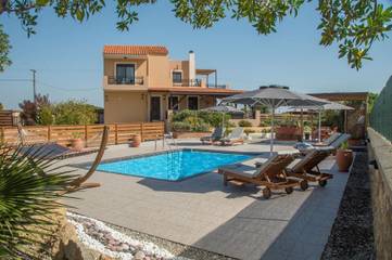 Ferienhaus für 6 Personen, mit Garten und Balkon in Lachania