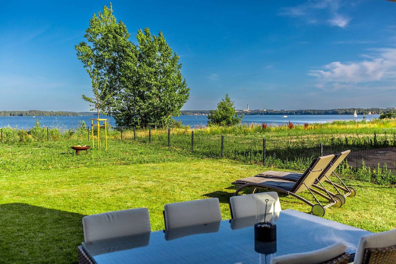 Ganze Wohnung, Luxoriöse Ferienwohung in erster Reihe am Schweriner See mit Kamin in Schwerin, Schweriner See