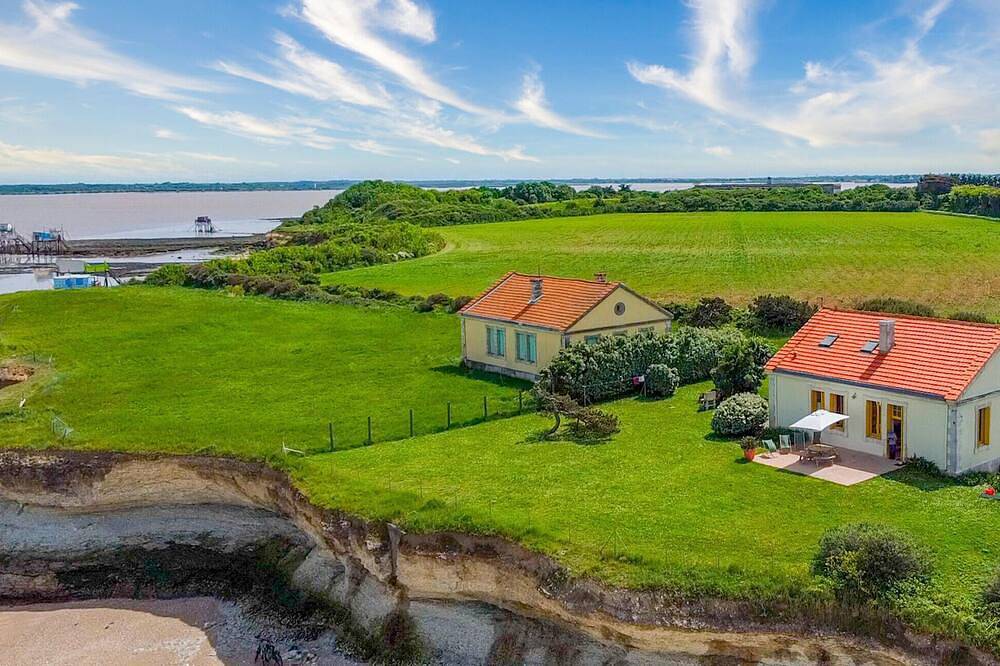 Lovely home in Port-des-Barques in Île Madame, Port-des-Barques