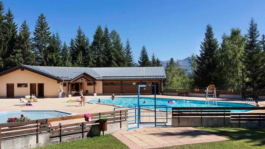 Gîte pour 7 personnes, avec terrasse ainsi que sauna et piscine, animaux acceptés dans Doucy