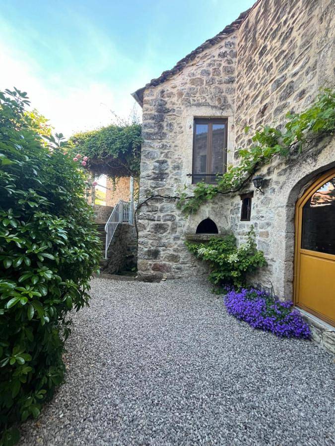 Location de vacances pour 17 personnes, avec jardin, animaux acceptés dans Causse de Sauveterre