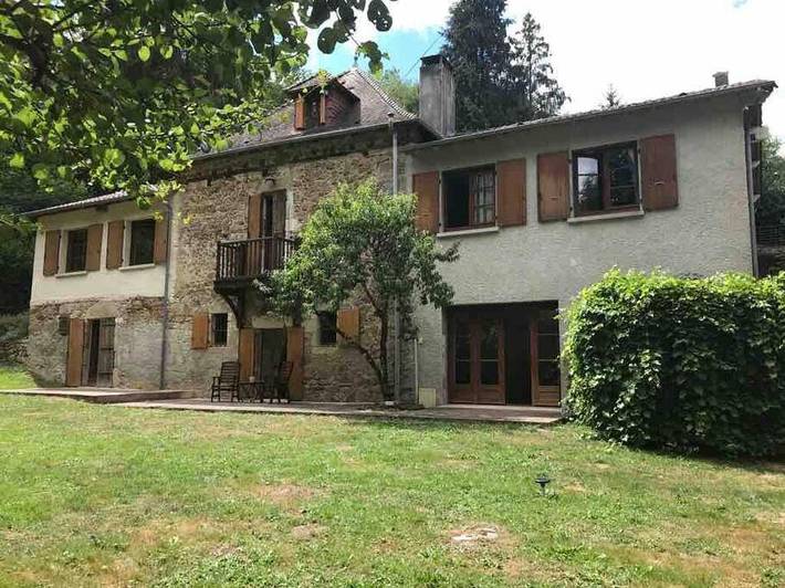 Location de vacances pour 6 personnes, avec Balcon et Terrasse ainsi que Jardin et Vue sur le lac à Saint-Martin-de-Fressengeas