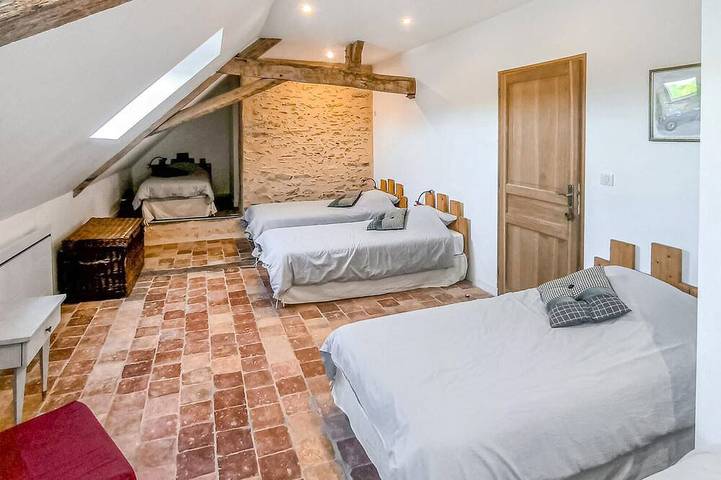 Location de vacances pour 11 personnes, avec piscine dans Parennes - 3