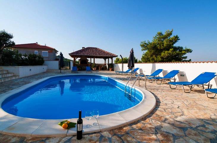 Villa pour 10 personnes, avec sauna et piscine ainsi que jacuzzi et jardin, adapté aux familles à Drage (Pakoštane)