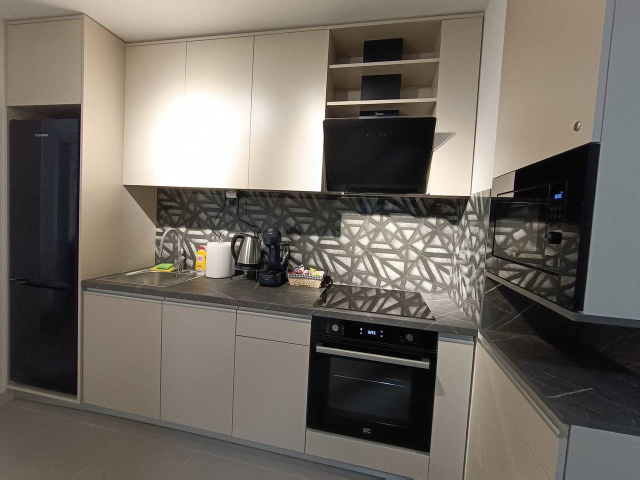 Ganze Wohnung, Eigentumswohnung im 19. Stock in Cevahir mit Pool und Fitness in Skopje, Nordmazedonien