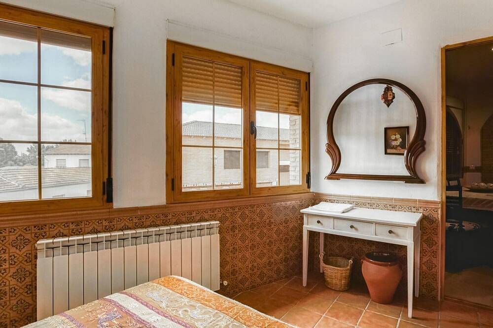 Casa de vacaciones con patio y piscina privada in El Robledo, Provincia de Ciudad Real