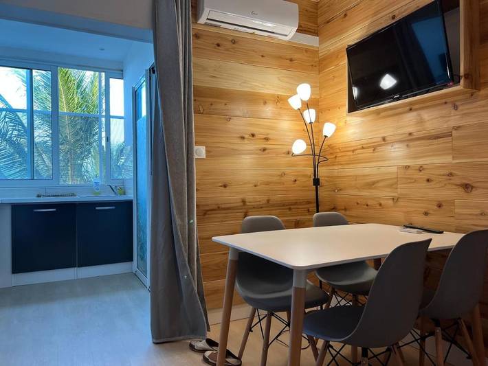 Maison d’hôte pour 4 personnes, avec vue ainsi que jardin et piscine à Sainte-Suzanne