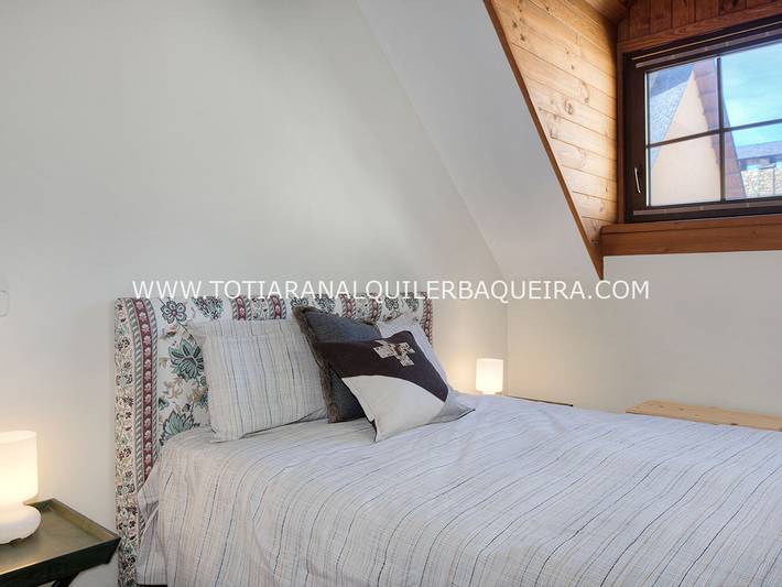 Apartamento entero, Dúplex acogedor en Baqueira con parking y guardaesquís in Baqueira, Alto Arán
