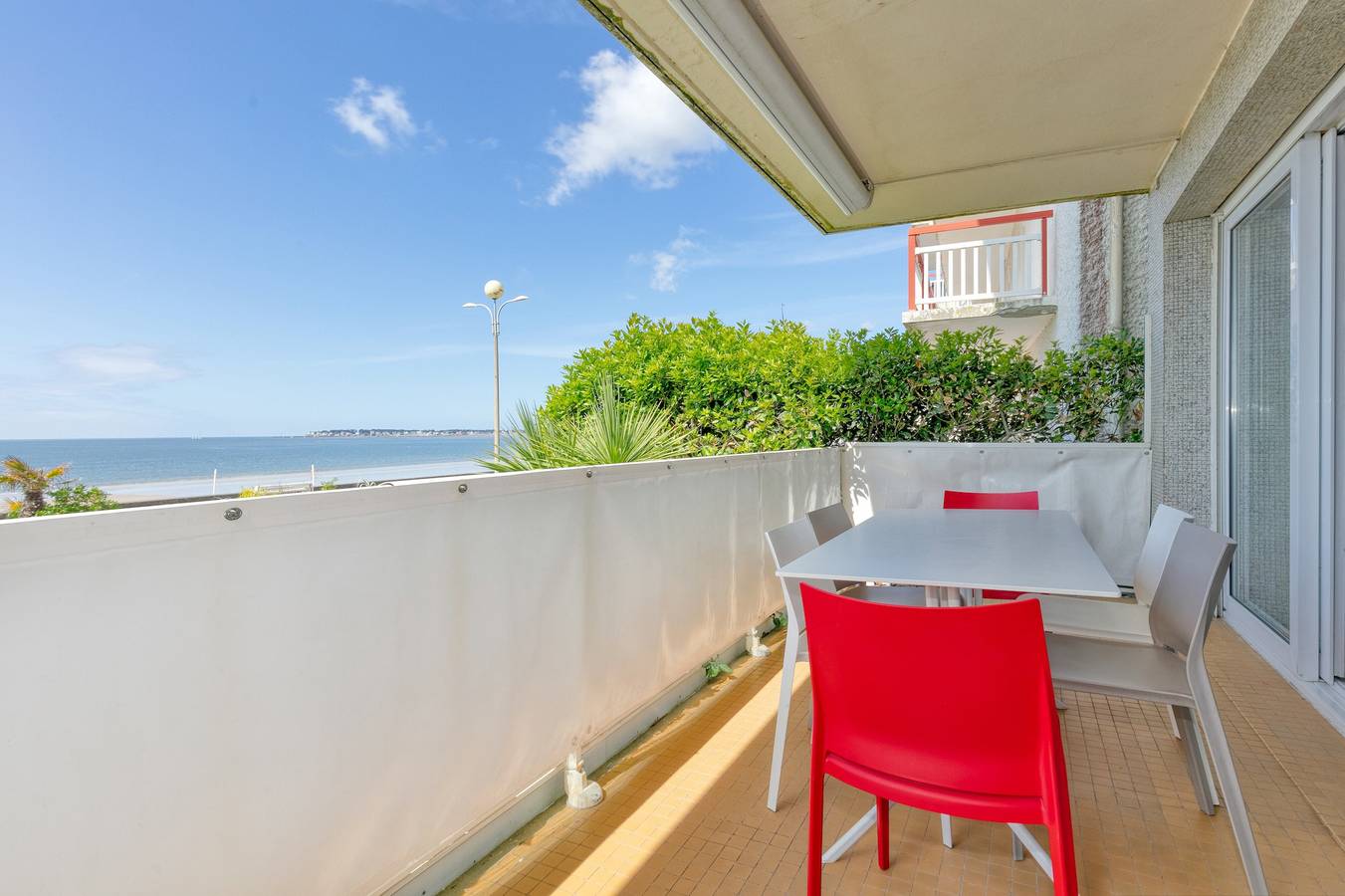 Ganze Wohnung, Ferienwohnung 'Appartement Face Mer Sur Plage' mit privater Terrasse in La Baule-Escoublac, Côte d'Amour