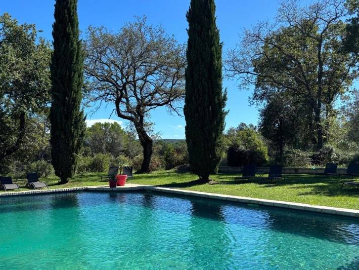 Cama y desayuno para 2 personas, con vistas además de piscina y jardín en Mondragon
