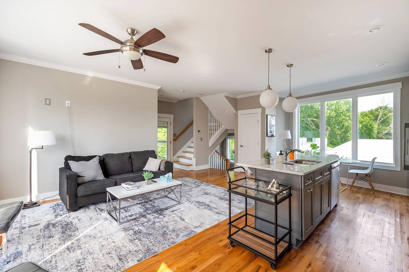 Entire apartment, 10 Min to Dt - Rooftop, Garage, W&D in Nashville, Tennessee